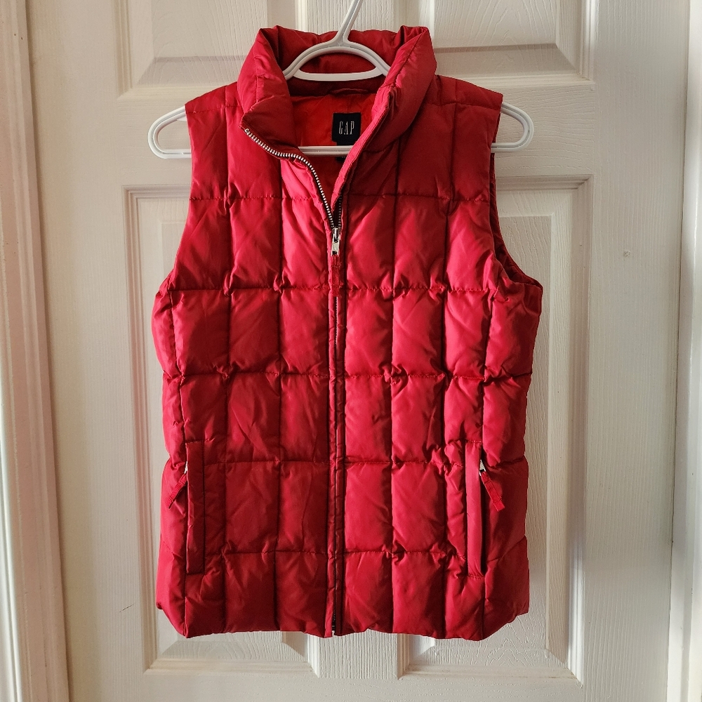 GAP Red Down Puffer Quilted Vest, size XS